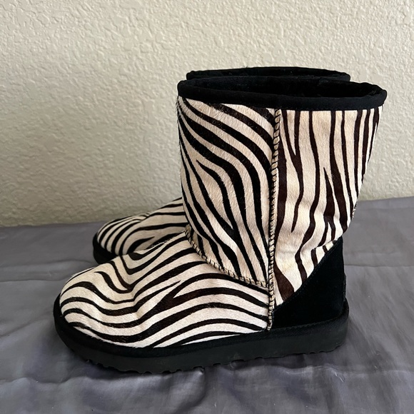 Ugg Exotic Classic Short Zebra Shearling Boots New 8 SOLD OUT 1019123 - Picture 4 of 11